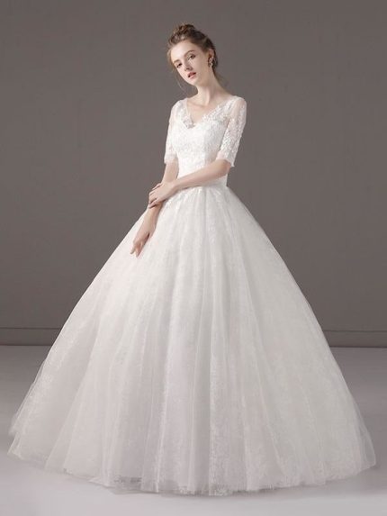 Elegant Princess Ball Gown Ivory Lace Beaded Bridal Dress with Half Sleeves