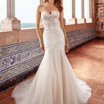 Romantic Sweetheart Neck Sleeveless Applique Bridal Dress with Train