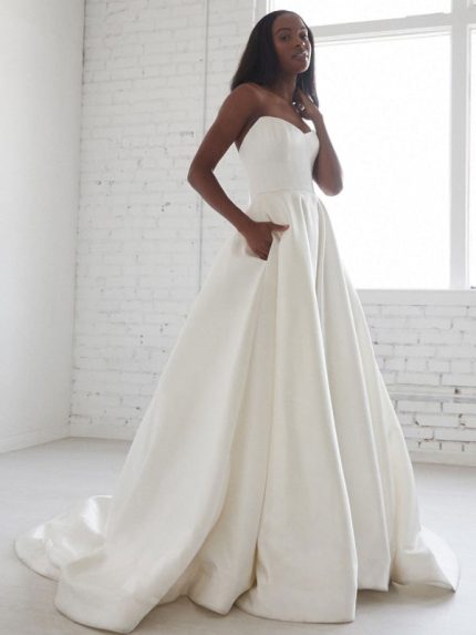 Graceful White A-Line Bridal Gown with Pockets Strapless and Backless