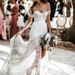 Stunning White Lace Sheath Wedding Dress with Floor-Length and Sweetheart Neck