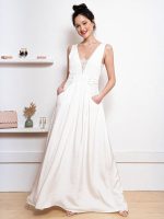 Elegant White A-Line Bridal Dress with Backless Design and V-Neck Sleeveless - Image 4