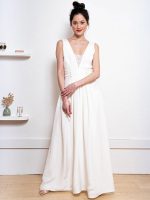Elegant White A-Line Bridal Dress with Backless Design and V-Neck Sleeveless - Image 3