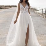 Enchanting White Lace Chiffon A-Line Long Bridal Dress with V-Neck Sleeveless and Backless Style
