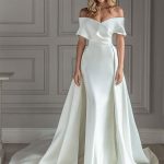 Exquisite White Vintage Wedding Dress with Strapless Sleeveless Design Natural Waist and Satin Fabric