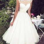 Dreamy Tea-Length Sleeveless Bateau Lace Tulle Bridal Gown